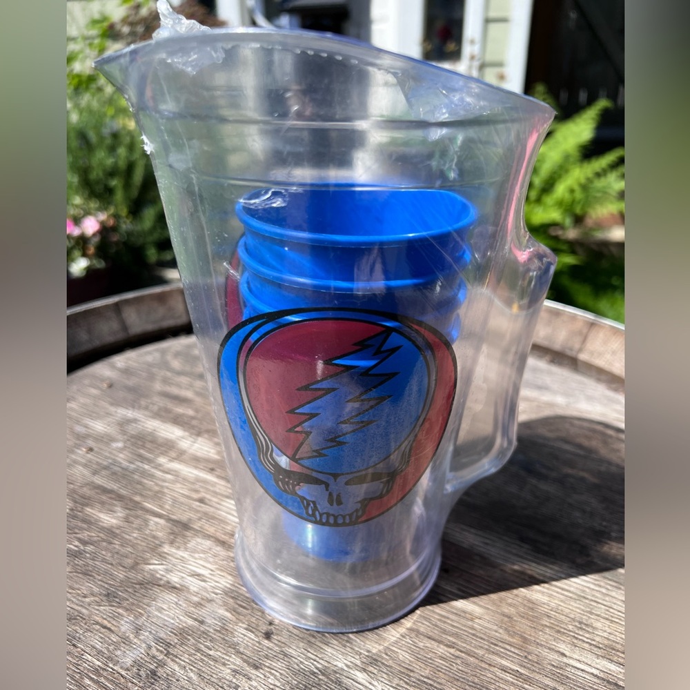 Vintage Limited Edition Pitcher with 4 Tumblers/Grateful Dead Steal Your Face